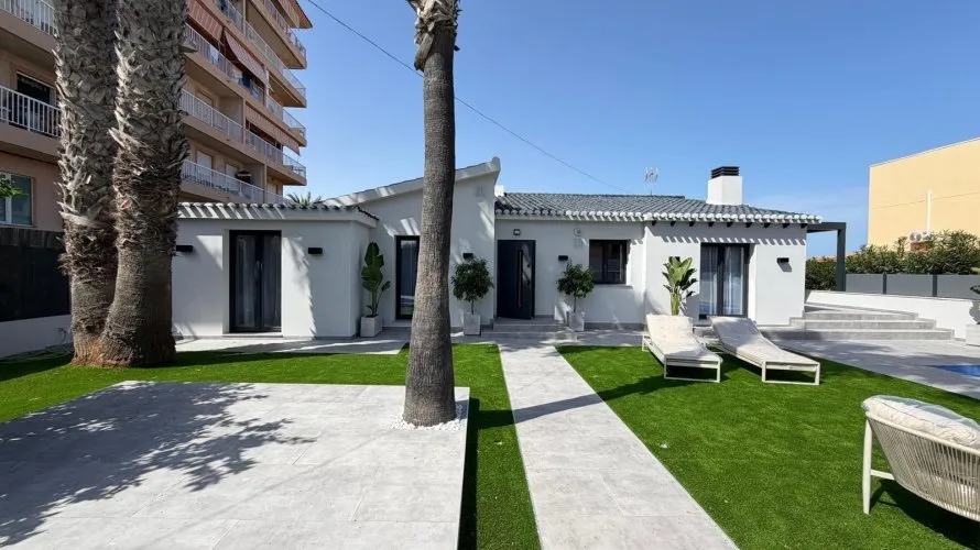 4 bedrooms villa for sale, Torrevieja, Spain No. 1713 № 2