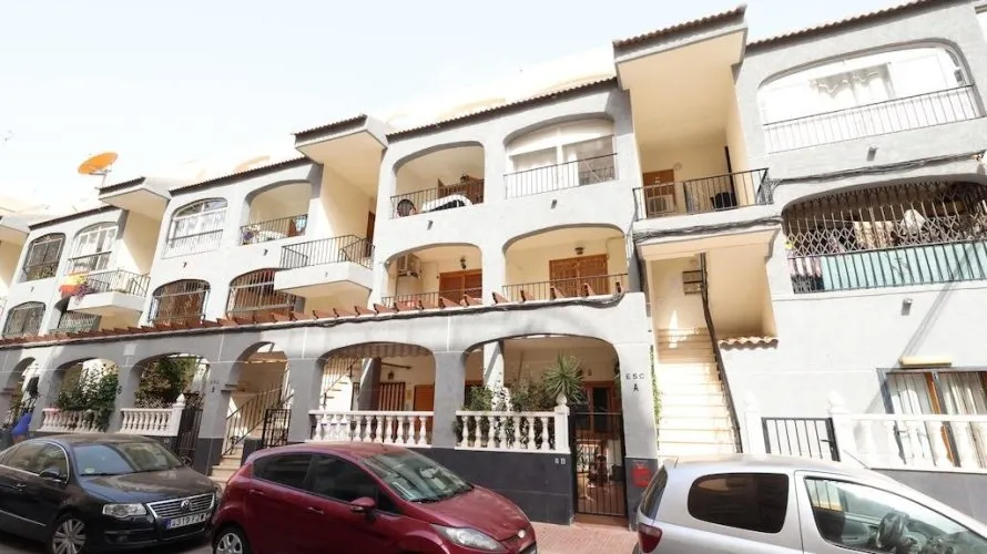 2 bedrooms bungalow for sale, Torrevieja, Spain No. 1696 № 1