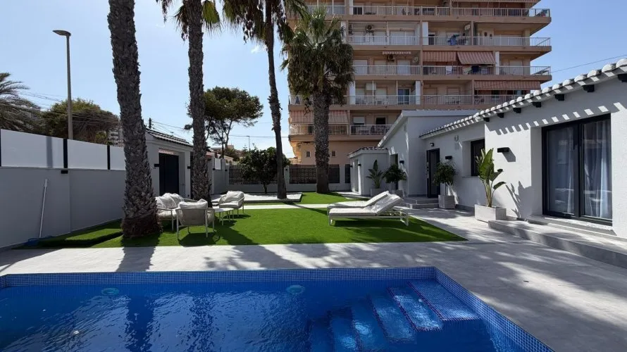 4 bedrooms villa for sale, Torrevieja, Spain No. 1713 № 11
