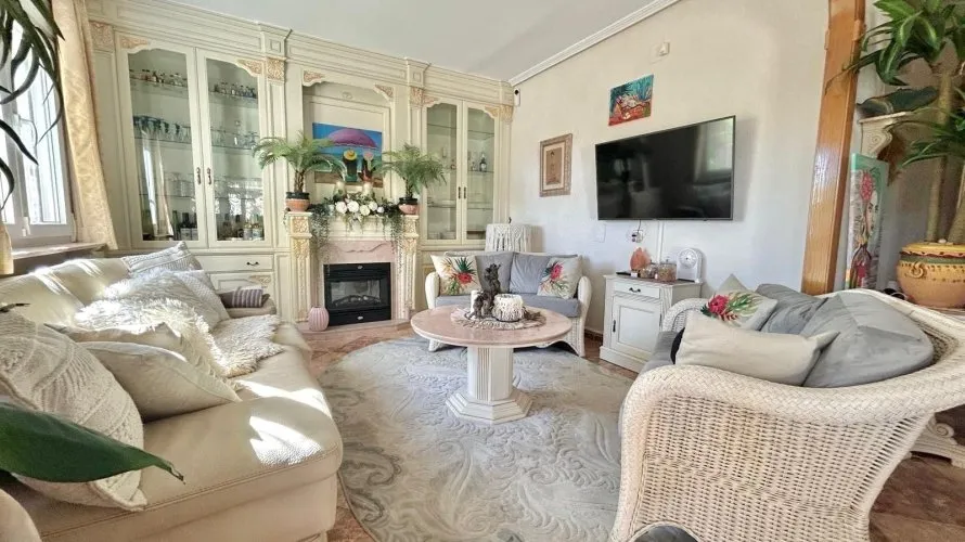 2 bedrooms villa for sale, Torrevieja, Spain No. 1725