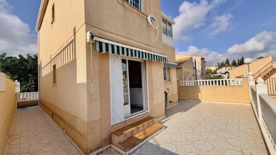 4 bedrooms house for sale, Torrevieja, Spain No. 1702 № 1