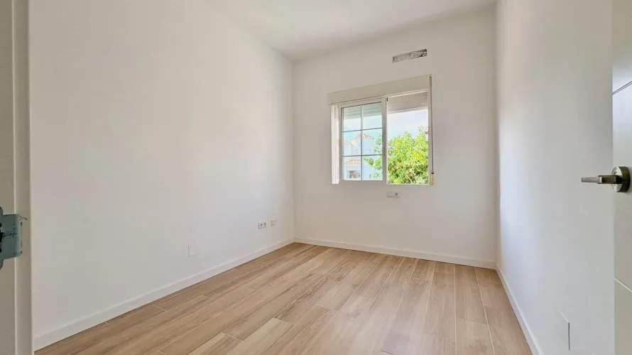 4 bedrooms house for sale, Torrevieja, Spain No. 1702 № 9