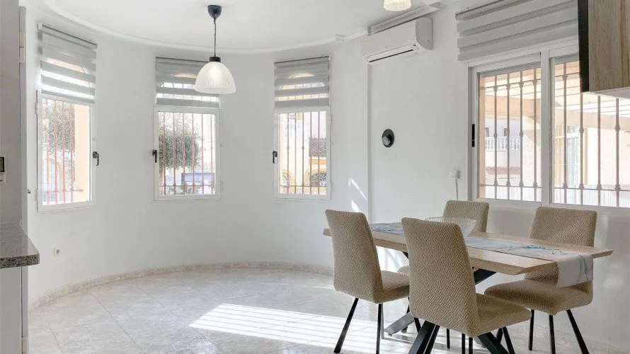 3 bedrooms house for sale, Torrevieja, Spain No. 1739 № 12