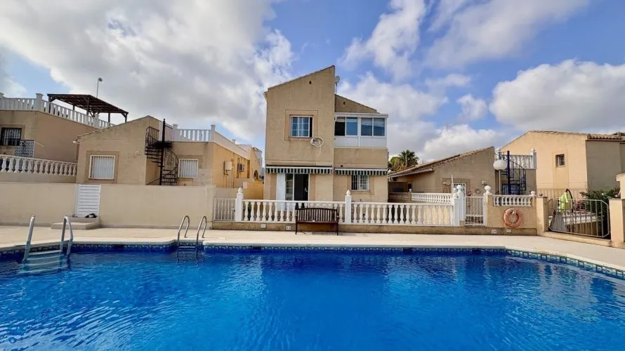 4 bedrooms house for sale, Torrevieja, Spain No. 1702 № 13