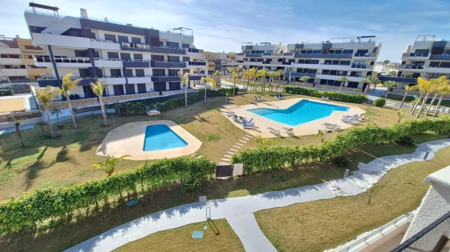 2 bedrooms apartment for sale, Torrevieja, Spain No. 1704 № 1