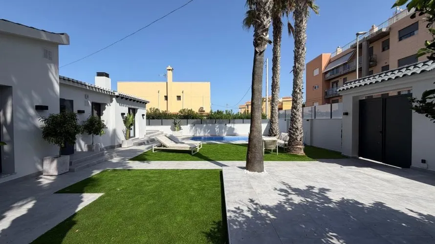 4 bedrooms villa for sale, Torrevieja, Spain No. 1713
