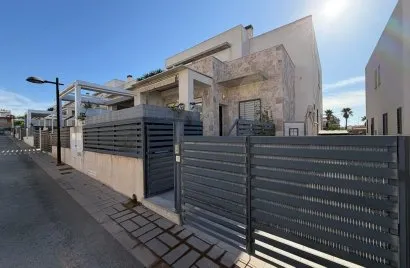 3 bedrooms house for sale, Torrevieja, Spain No. 1886