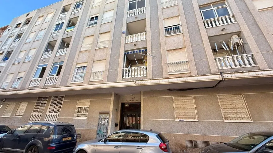 2 bedrooms apartment for sale, Torrevieja, Spain No. 1865 № 1