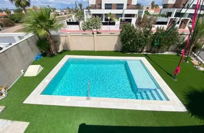 3 bedrooms apartment for sale, Torrevieja, Spain No. 1753
